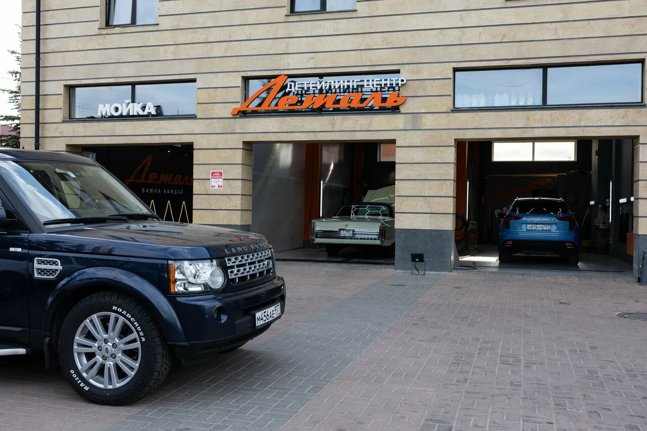 Вход в «Деталь» на Южной улице, 32: ворота мойки и детейлинга