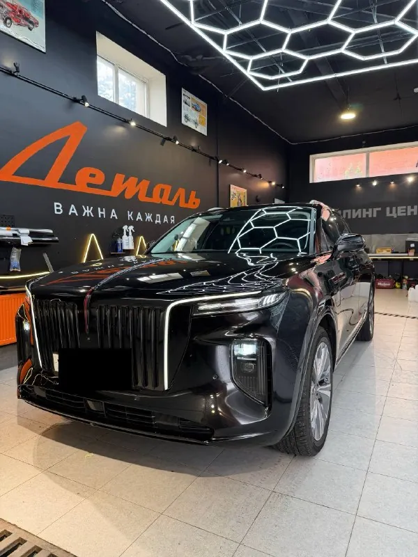 Hongqi E-HS9 после предпродажной подготовки